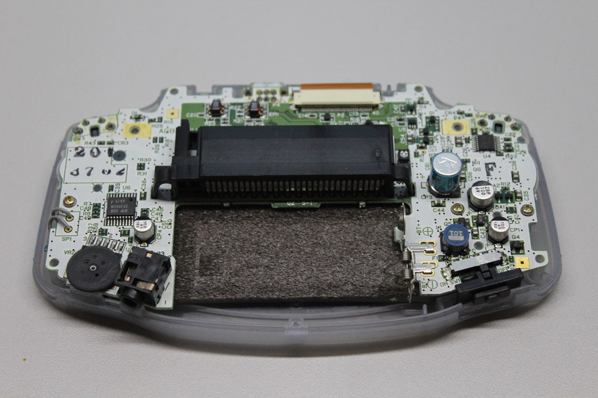 Game Boy Advance desmontado
